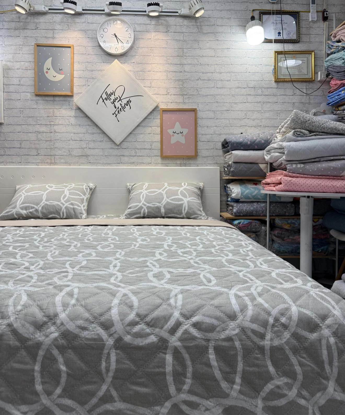 Bộ chăn ga gối họa tiết nền nâu be sang lắm ạ vải Cotton Hàn Quốc mềm mịn mát