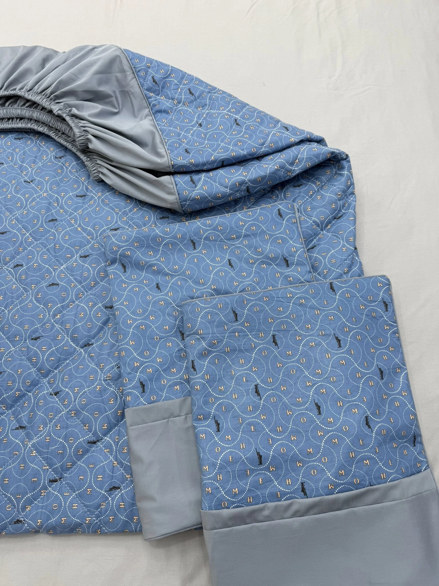 Set 1 ga chun chần bông 180cm x 200cm + 2 vỏ gối nằm 45cm x 65cm