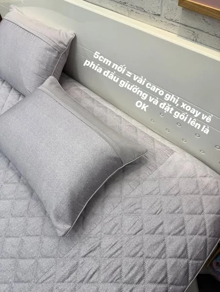 1 ga chun chần bông sz 180cm x 200cm + 2 vỏ gối nằm sz 45cm x 65cm.*