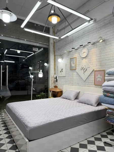 1 ga chun chần bông sz 180cm x 200cm + 2 vỏ gối nằm sz 45cm x 65cm.*