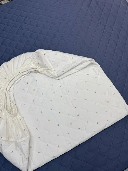 1 ga chun chần bông sz 160cm x 200cm ko có vỏ gối