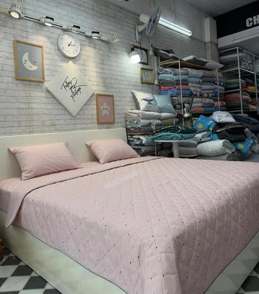 Bộ chăn ga gối Lụa Modal Hàn Quốc Tam giác nhí nền Hồng