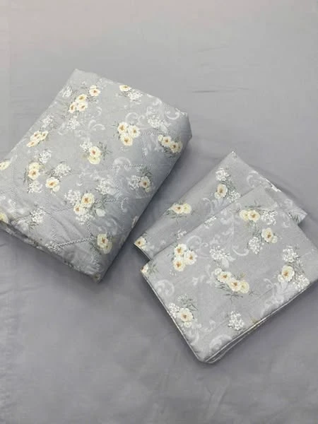Set 1 ga chun chần bông sz + 2 vỏ gối nằm sz 45cm x 65cm hoa nhí vàng nền ghi