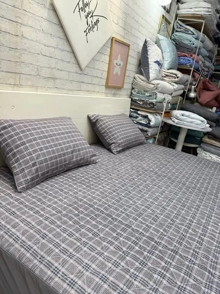 Set ga chun chần bông sz 180cm x 200cm + 2 vỏ gối nằm sz 45cm x 65cm kẻ