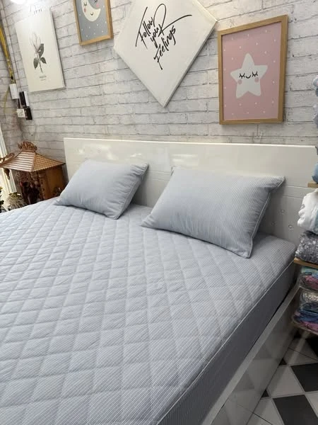 Bộ chăn ga gối Lụa Modal Hàn Quốc Kẻ sọc xanh ghi đơn giản mà đẹp lắm.