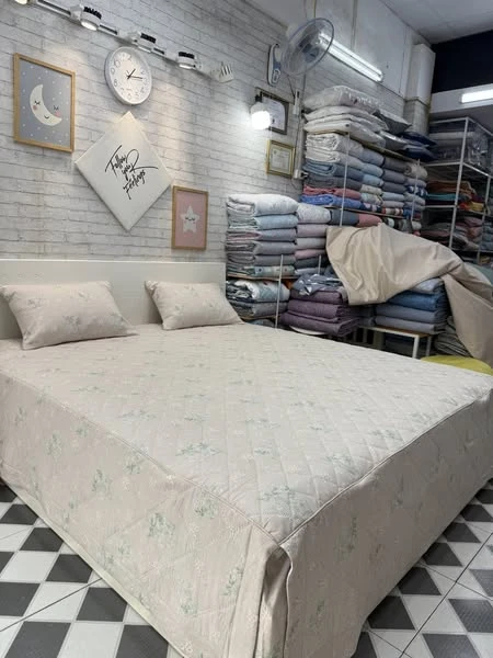 Bộ chăn ga gối Lụa Modal Hàn Quốc hoa nền vàng nâu nhạt xjnh dịu nhẹ