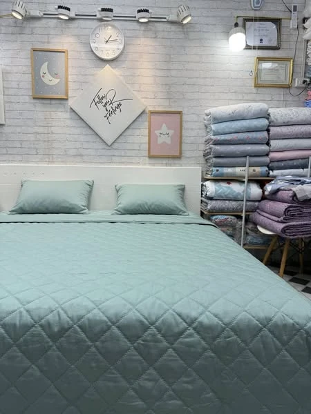 Bộ chăn ga gối phủ Lụa Modal Hàn Quốc màu xanh đẹp lắm ạ.