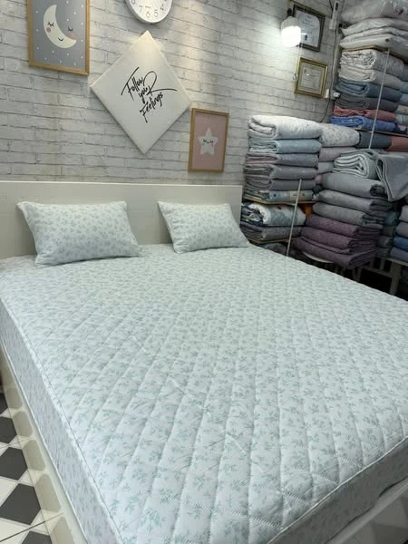 Sale 1 ga chun chần bông lụa modal sz 180cm x 200cm + 2 Vỏ gối 45*65cm hoa nhí xanh nền kem