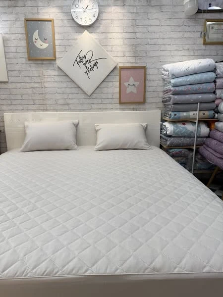 Sale 1 ga chun chần bông lụa modal sz 180cm x 200cm + 2 Vỏ gối 45*65cm Hoa nhí nền Be