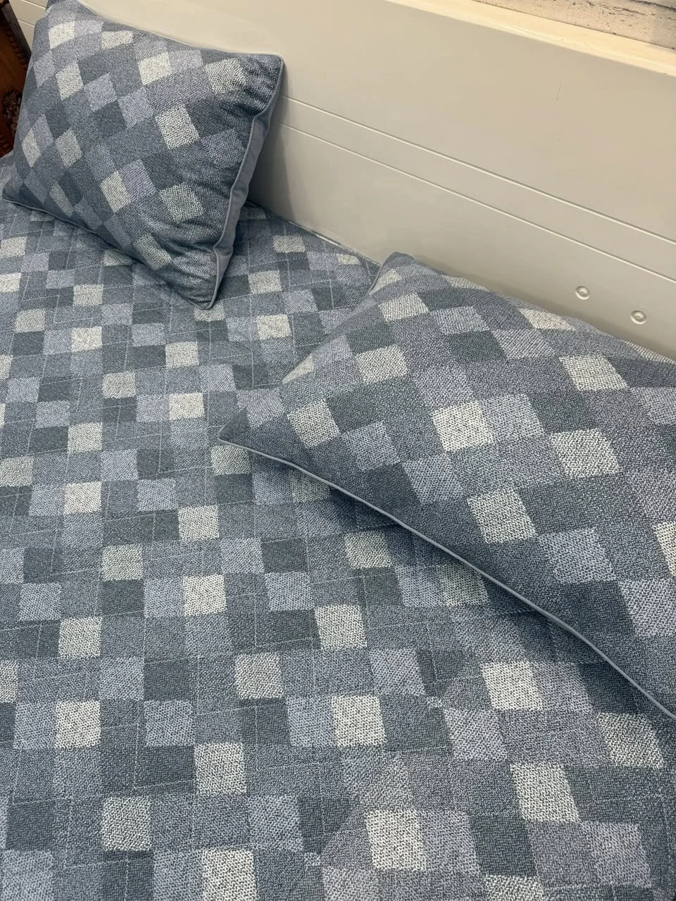 Set gồm 1 ga chun chần bông + 2 vỏ gối nằm 45*65cm mẫu ô ziczac