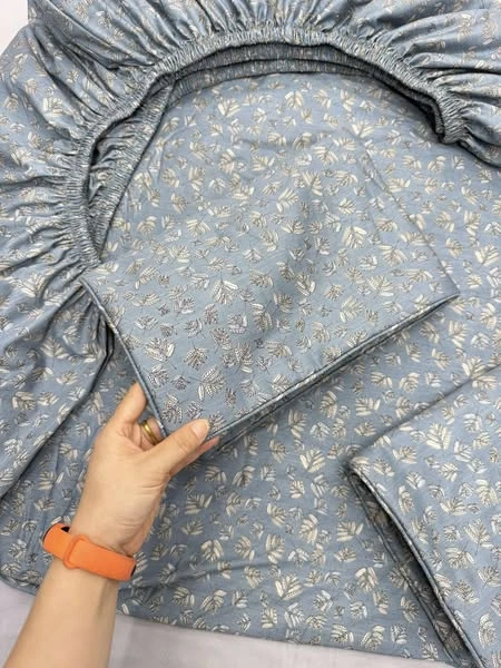 Ga chun Cotton không trần mẫu lá nhỏ nền xanh đã xjnh xắn.