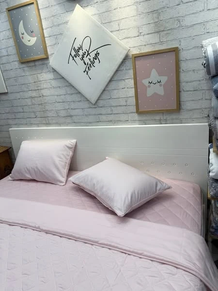 Bộ chăn ga gối Lụa Modal Hàn Quốc Màu Hồng ga vải đậm màu hơn chăn và gối 1 tông ạ.