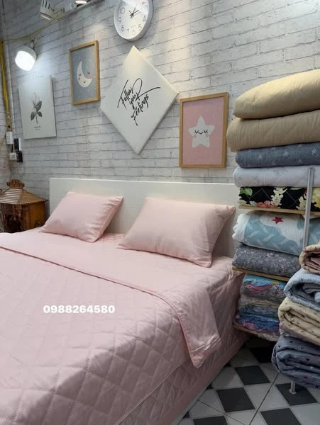 Bộ chăn ga gối phủ Lụa Modal Hàn Quốc Hồng cam nhạt xjnh xắn lắm ạ.