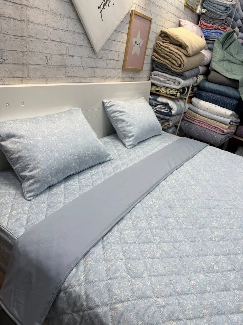 Bộ chăn ga gối cotton Hàn Quốc hoa nhí hồng nền xanh