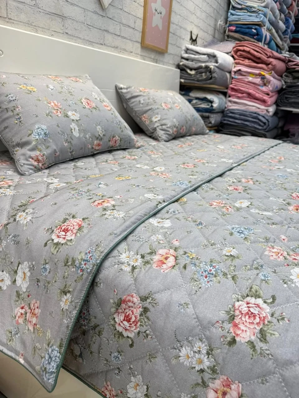 Bộ chăn ga gối Lụa Modal Hàn Quốc hoa hồng nền ghi xinh