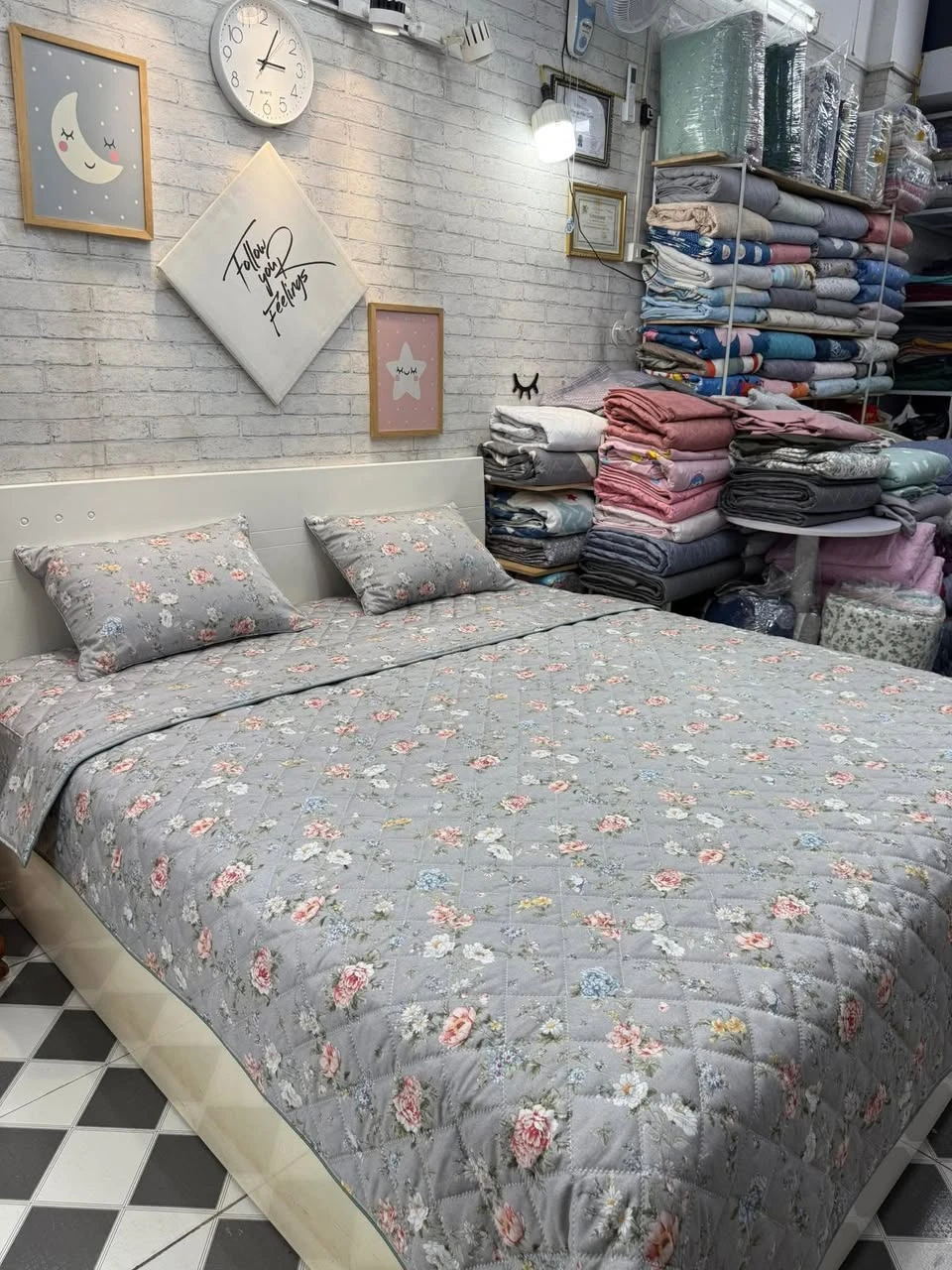 Bộ chăn ga gối Lụa Modal Hàn Quốc hoa hồng nền ghi xinh