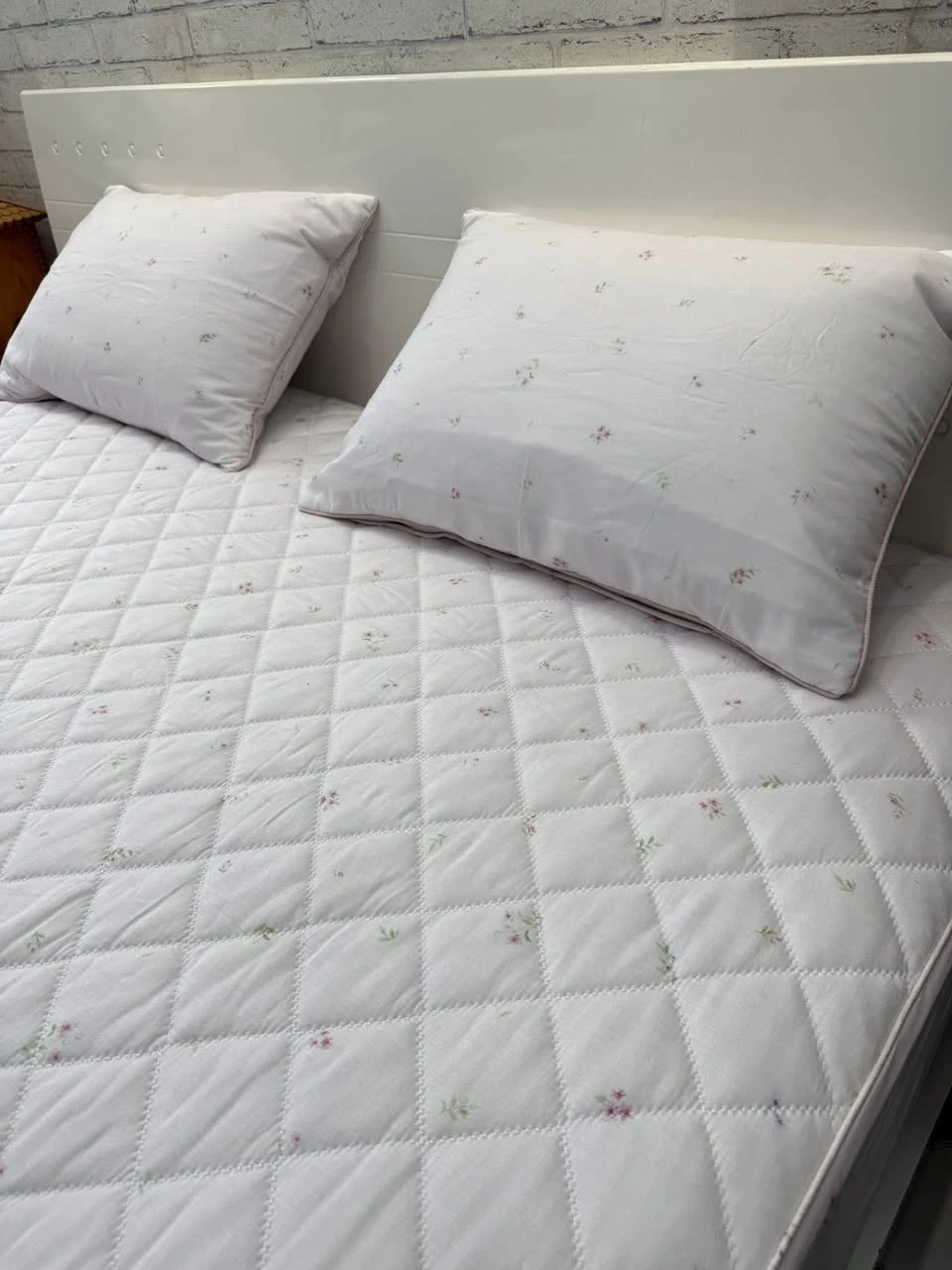 Bộ chăn ga gối Lụa Modal Hàn Quốc hoa nhí nền hồng pastel xjnh lắm nha.