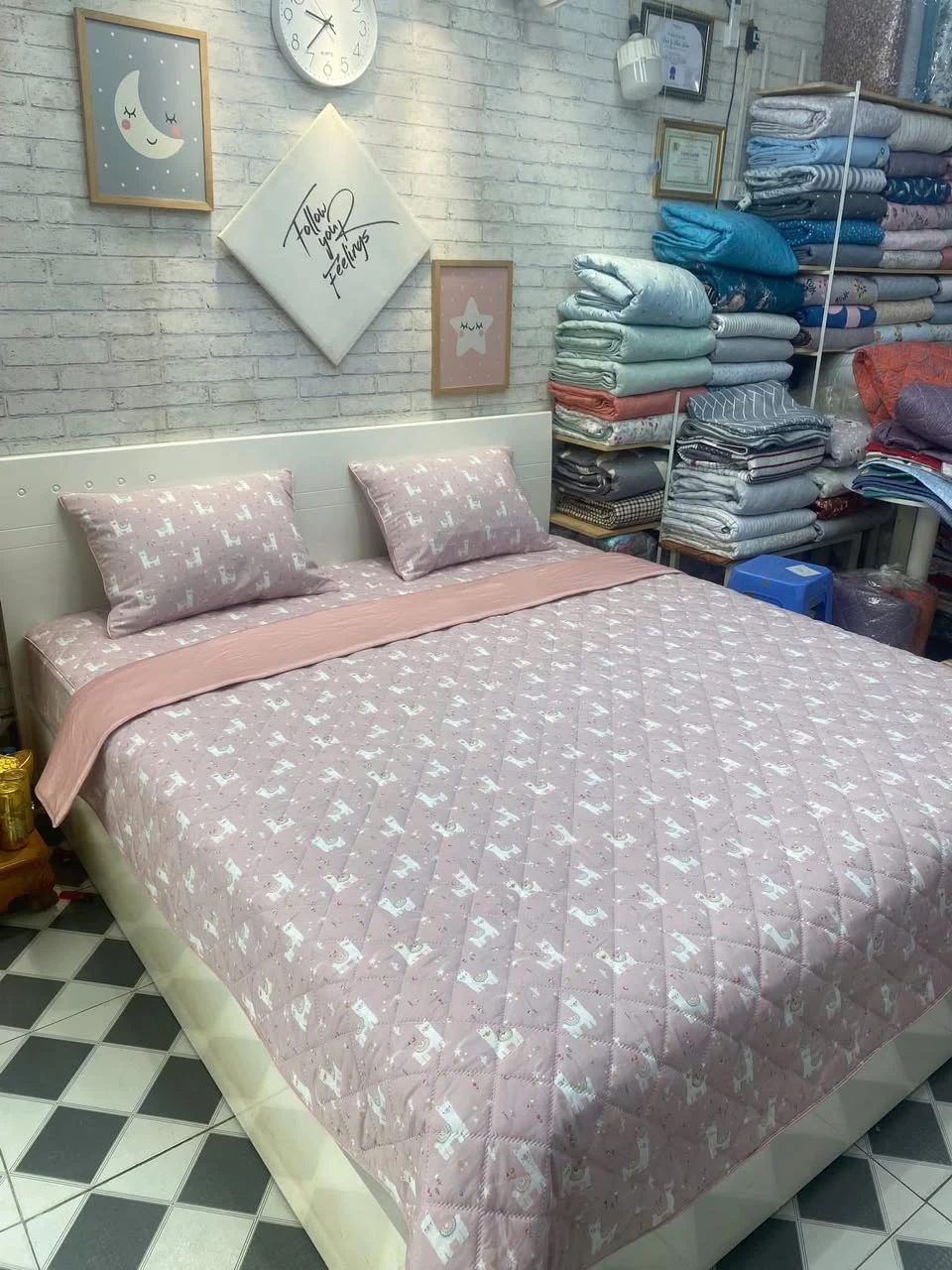 Bộ chăn ga gối Lụa Modal Hàn Quốc  lạc đà Hồng tím cute xjnh xắn lắm ạ.