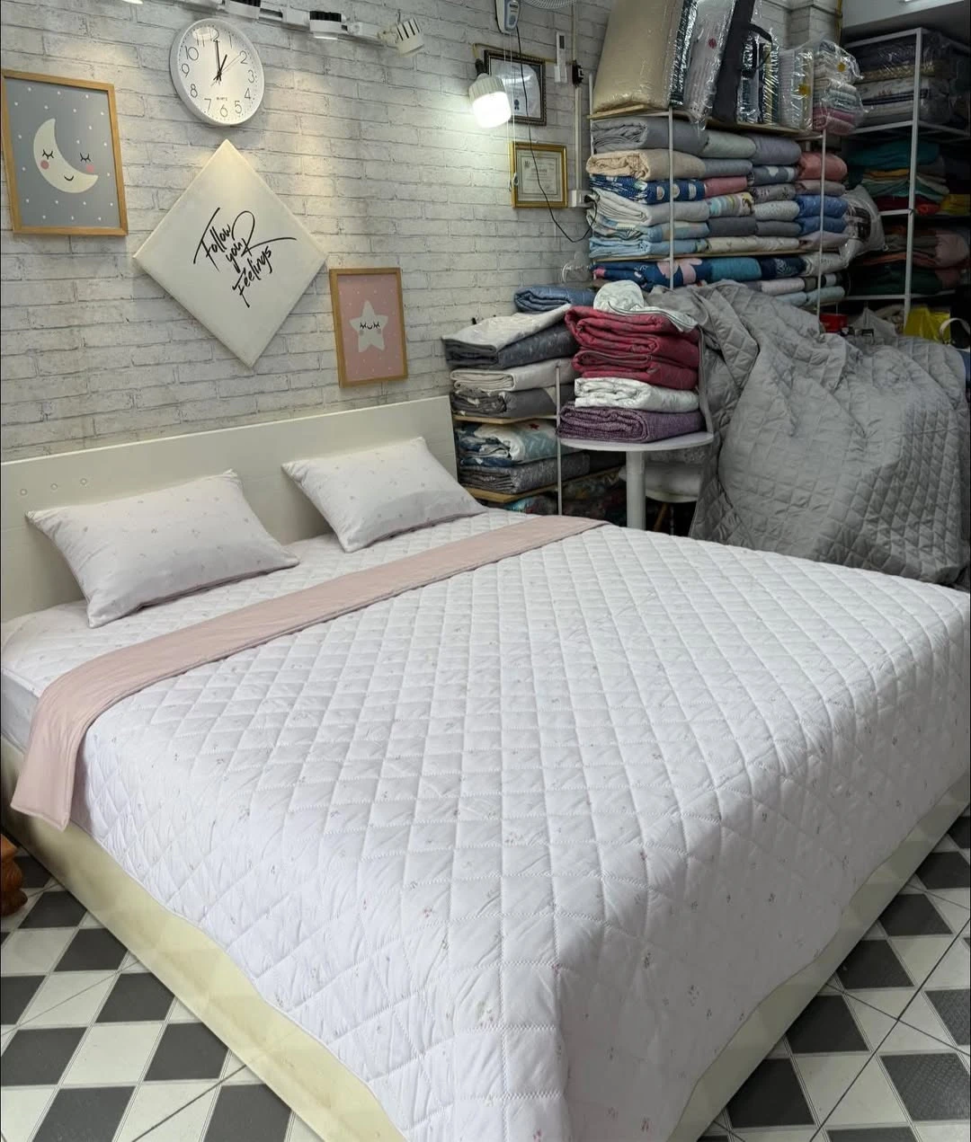 Bộ chăn ga gối Lụa Modal Hàn Quốc hoa nhí nền hồng pastel xjnh lắm nha.