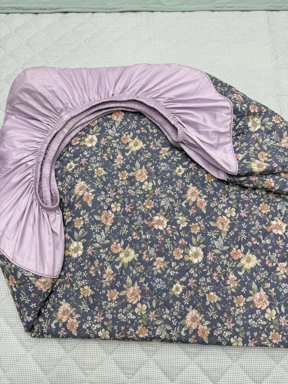 1 ga chun chần bông sz 150cm x 200cm, ko vỏ gối nằm mẫu hoa phối chân