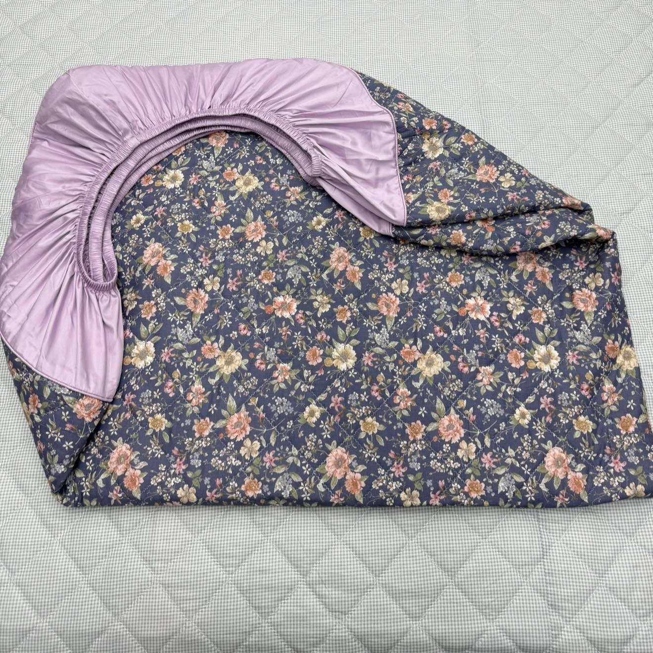 1 ga chun chần bông sz 150cm x 200cm, ko vỏ gối nằm mẫu hoa phối chân