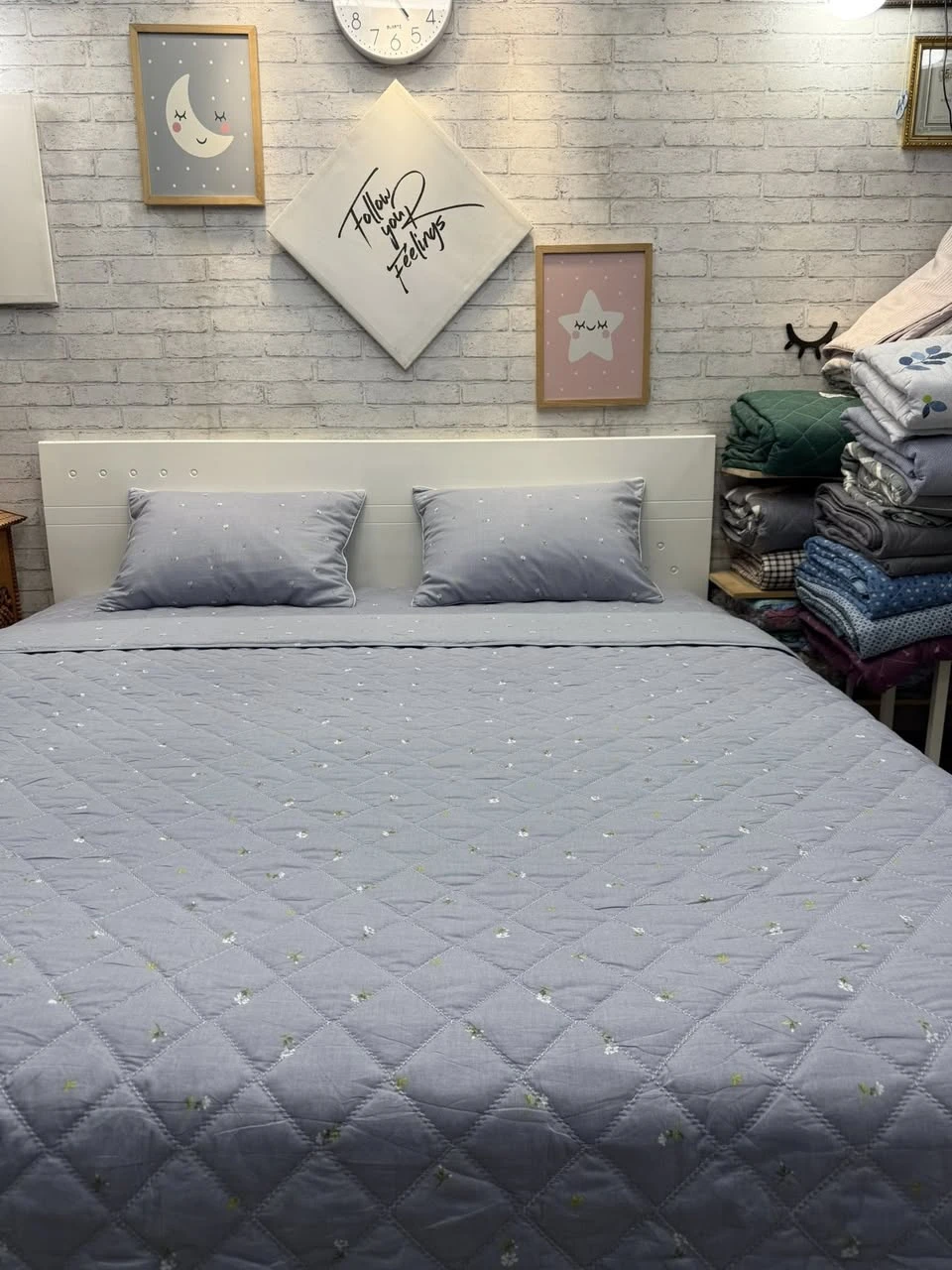 Bộ chăn ga gối cotton Hàn Quốc hoa xanh nền ghi đá