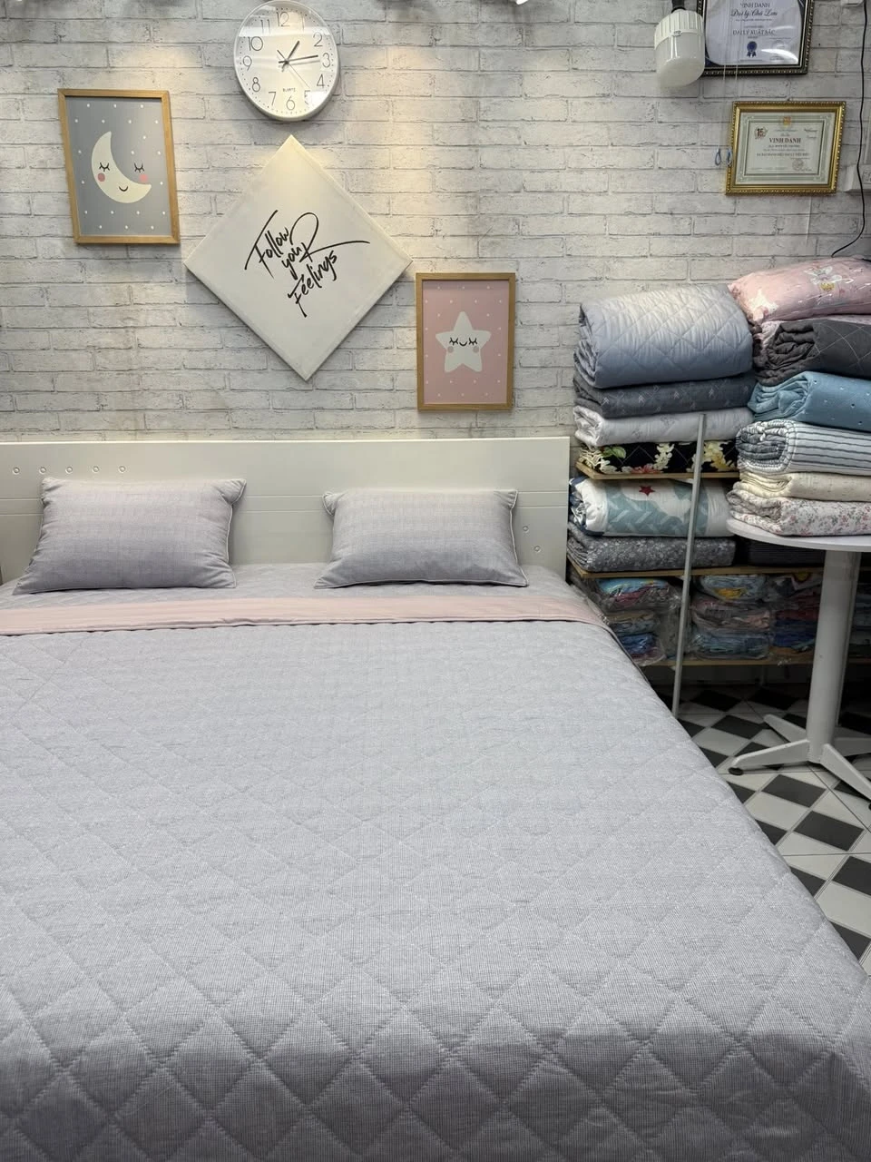 Bộ chăn ga gối Lụa Modal Hàn Quốc kẻ vân ghi phối hồng