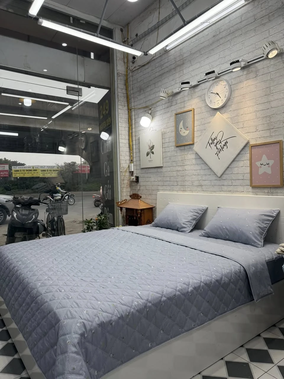 Bộ chăn ga gối cotton Hàn Quốc hoa xanh nền ghi đá