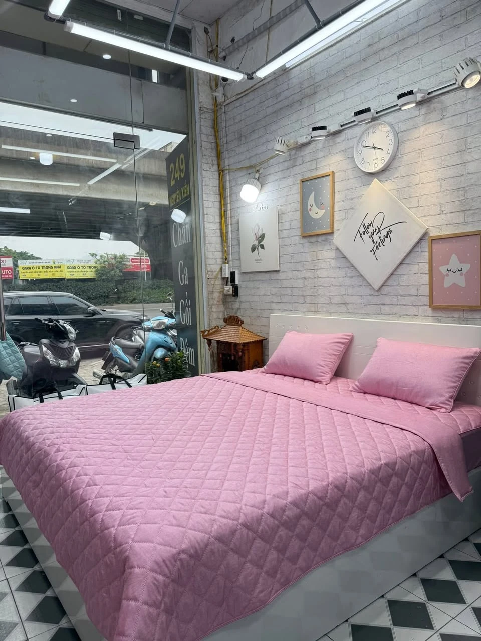 Bộ chăn ga gối Lụa Modal Hàn Quốc Hoa in chìm nền Hồng xjnh lắm ạ