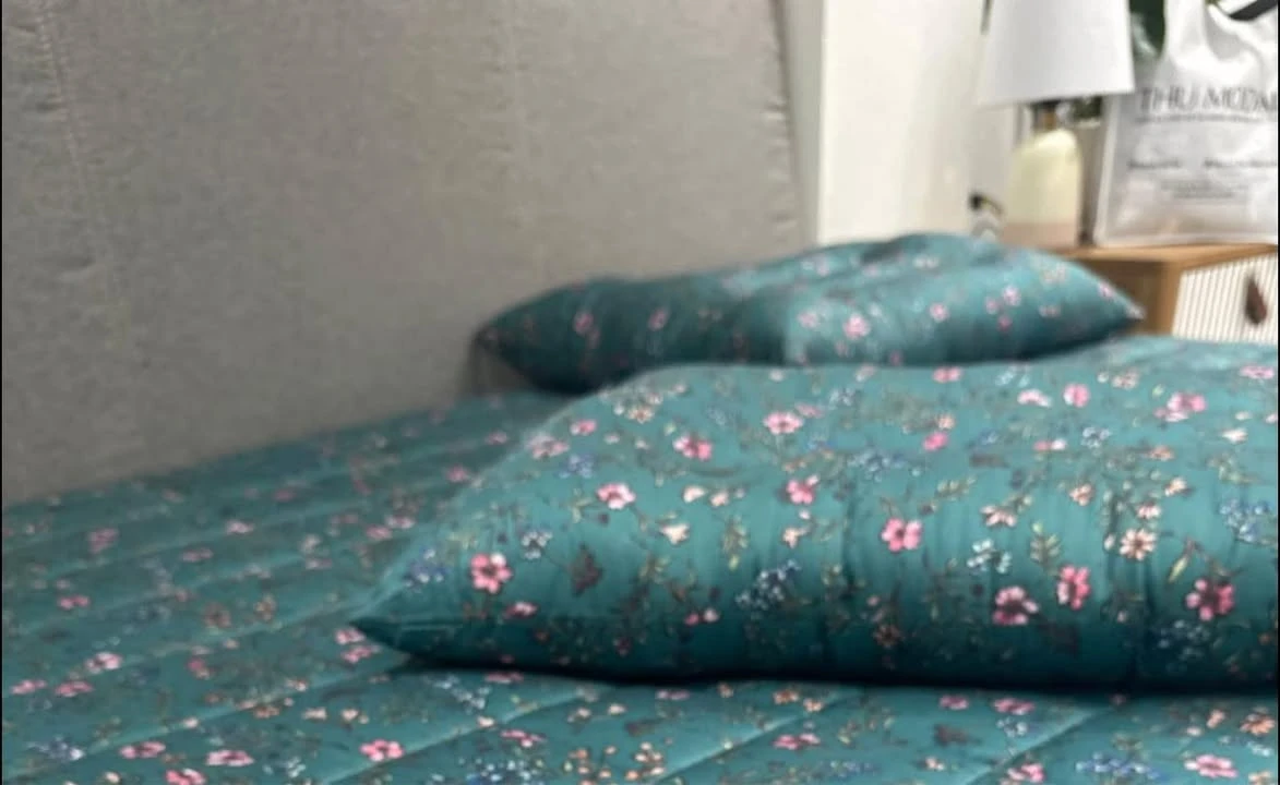 Bộ chăn ga gối Lụa Modal Hàn Quốc Hoa nền xanh đậm