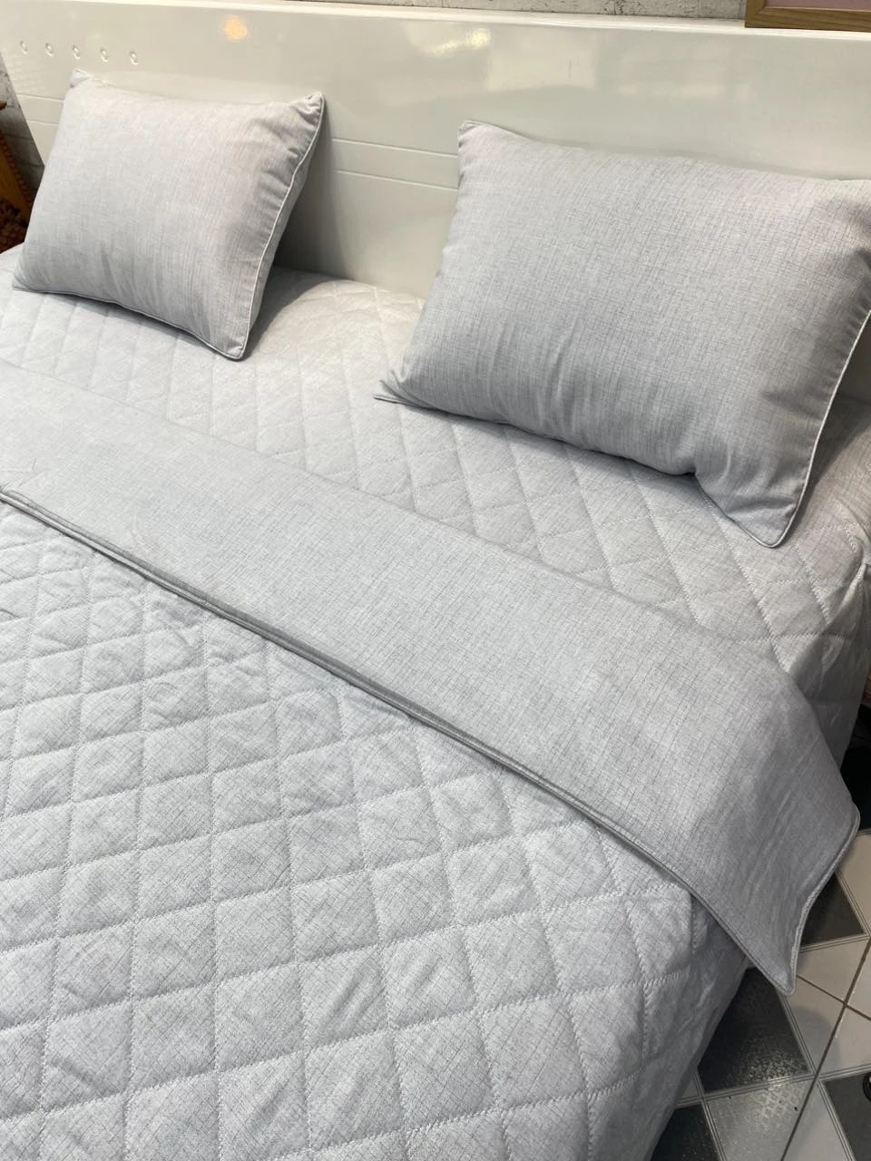 Bộ chăn ga gối Lụa Modal Hàn Quốc Mẫu kẻ sọc ghi sáng này shop còn 1 set ga gối 1m8 x2m ạ, ko còn chăn.