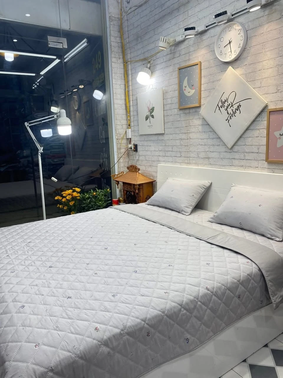 Bộ chăn ga gối Lụa Modal Hàn Quốc Hoa nhí ghi xinh lắm. Shop còn 1 set thoy ạ.