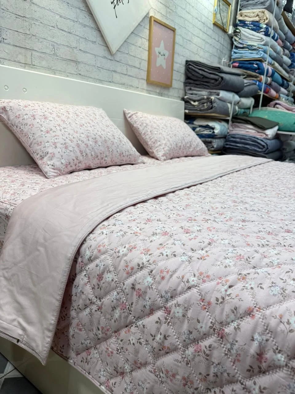 Bộ chăn ga gối Lụa Modal Hàn Quốc hoa nhí hồng nền hồng