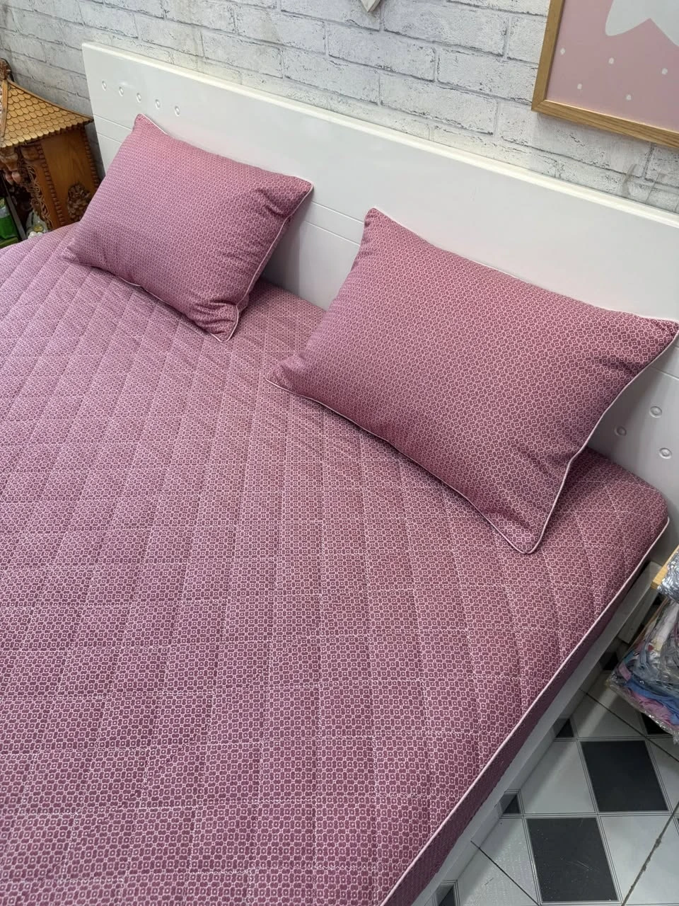 Set ga gối hoa văn đỏ sang chảnh.