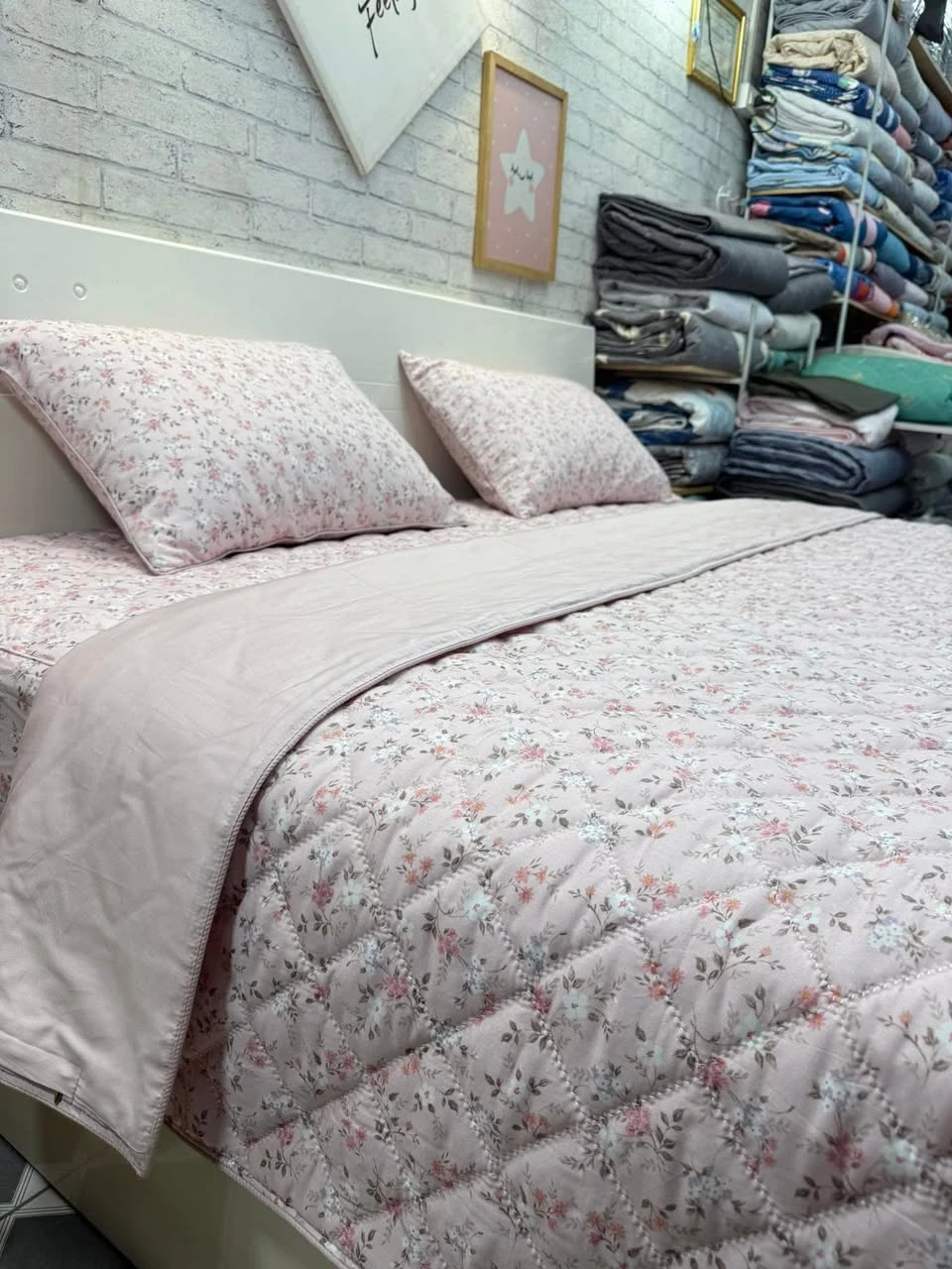 Bộ chăn ga gối Lụa Modal Hàn Quốc hoa nhí hồng nền hồng