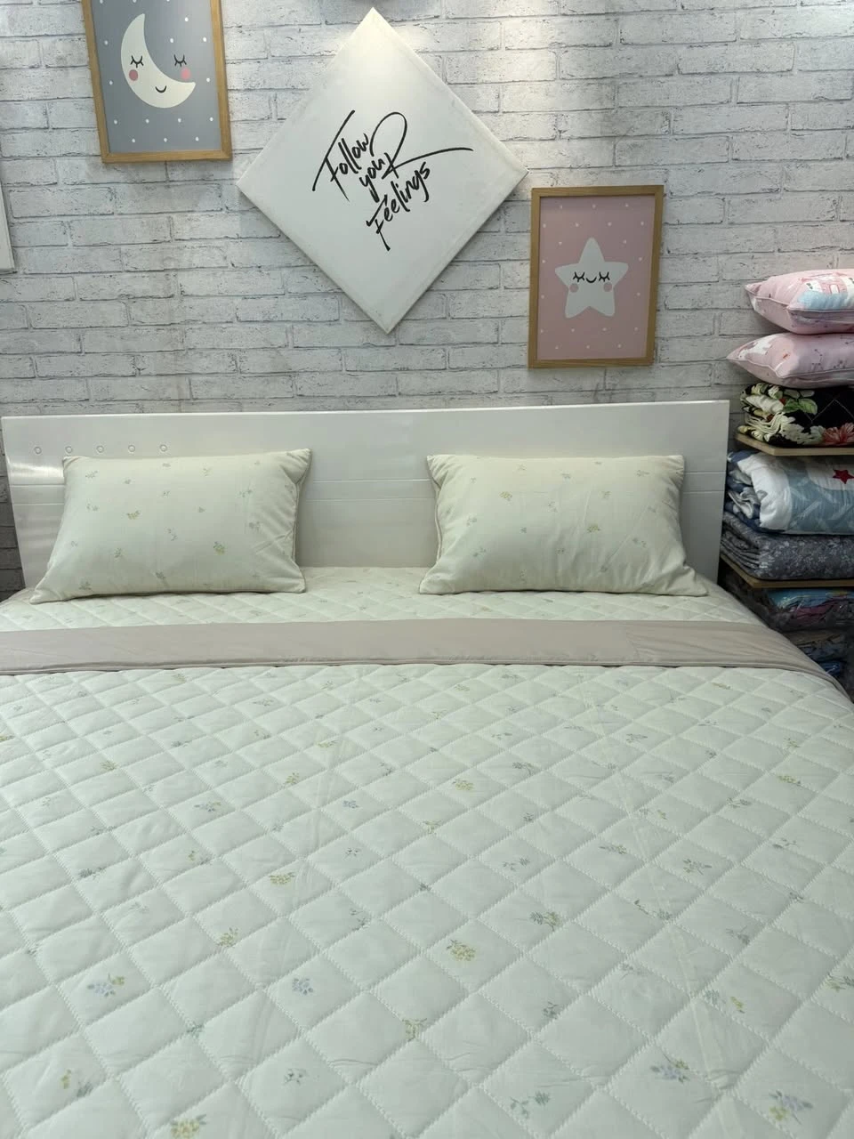 Bộ chăn ga gối Lụa Modal Hàn Quốc hoa rơi nền vàng xjnh lắm