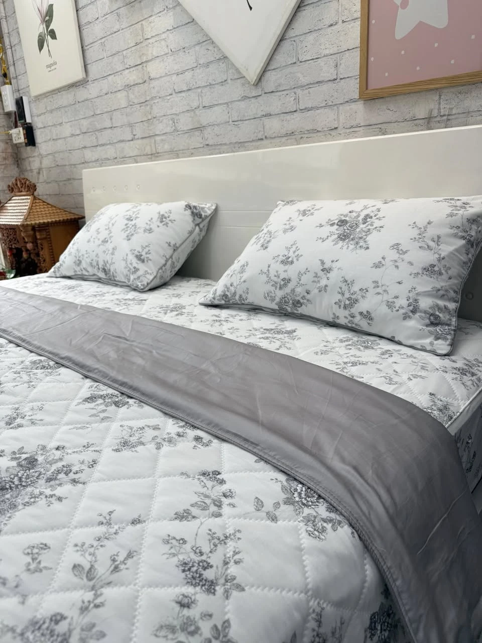 Bộ chăn ga gối Lụa Modal Hàn Quốc hoa ghi nền trắng kem