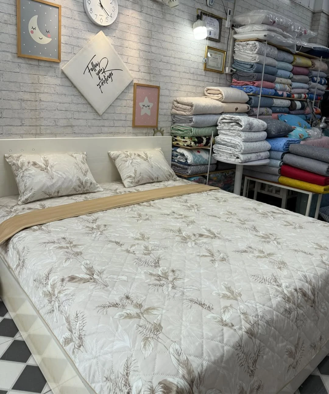 Bộ chăn ga gối Lụa Modal Hàn Quốc hoa nâu vàng xjnh xắn.