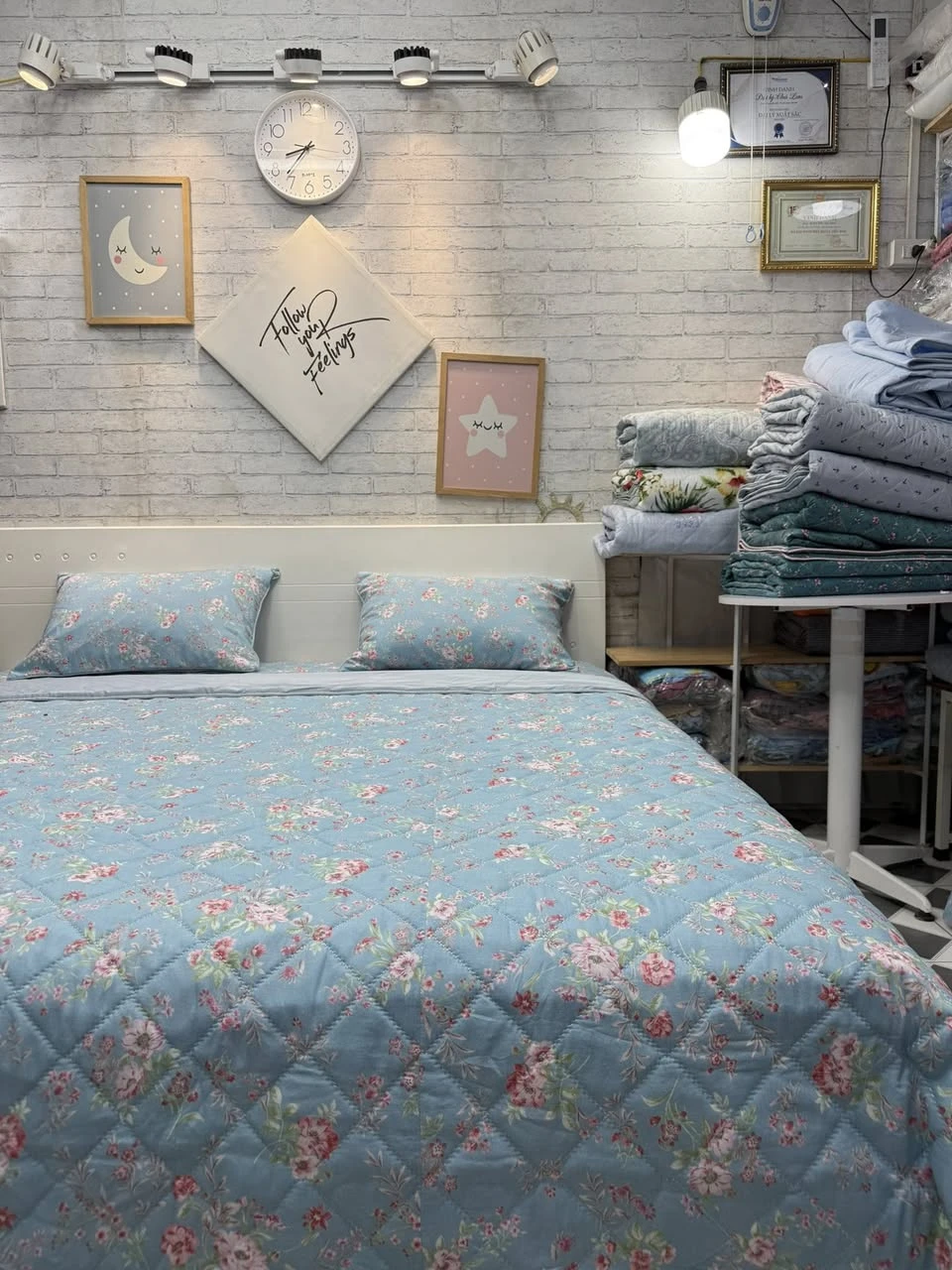 Bộ chăn ga gối Lụa Modal Hàn Quốc hoa hồng nền xanh xinh