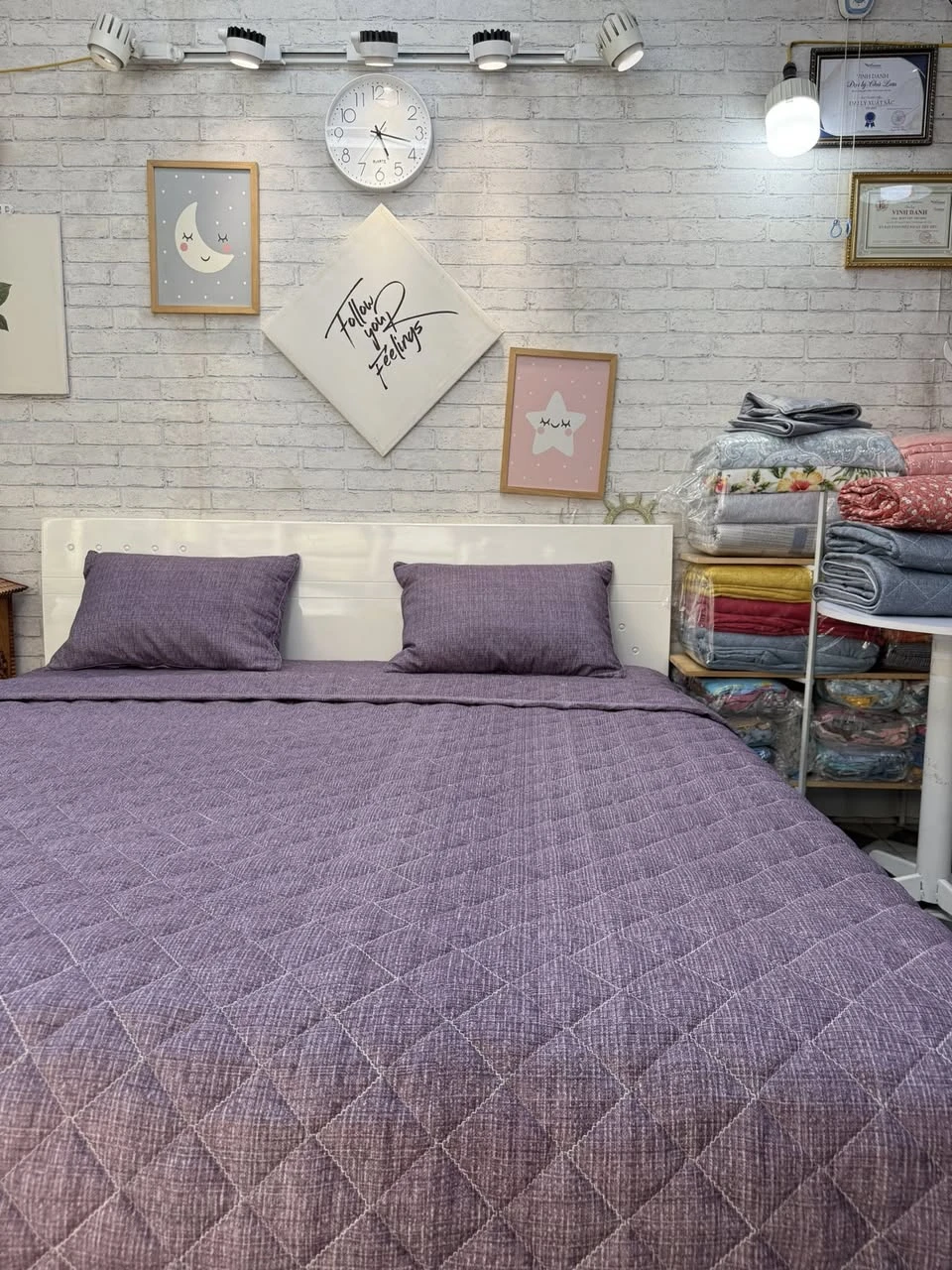 Bộ chăn ga gối phủ Lụa Modal Hàn Quốc kẻ Vân tím sáng Chảnh.