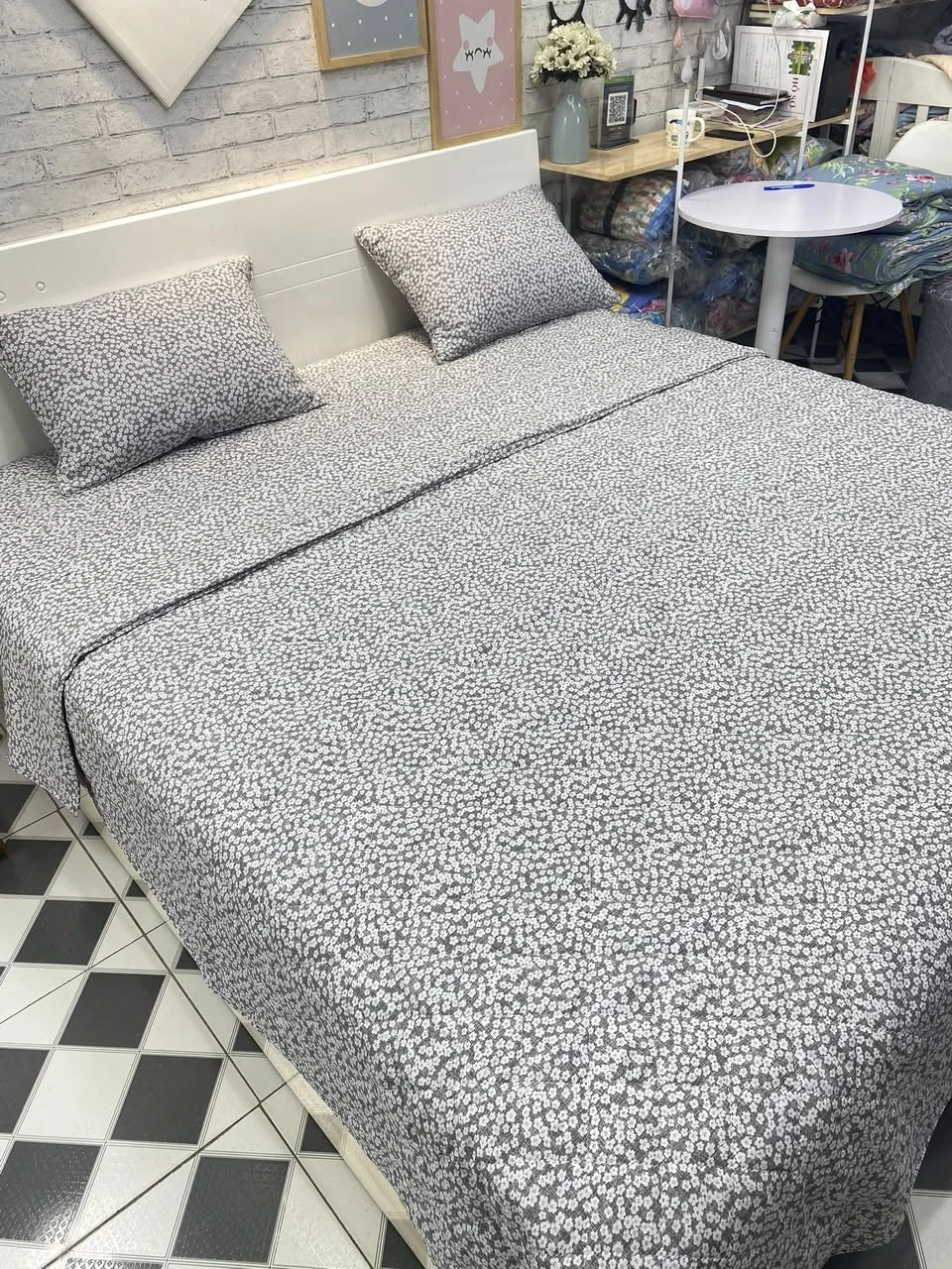 Bộ chăn ga gối Lụa Modal Hàn Quốc hoa nhí trắng nền ghi xám