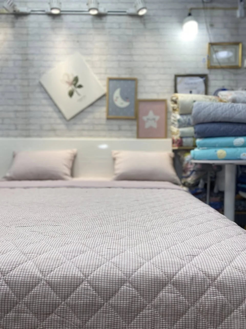 Bộ chăn ga gối Lụa Modal Hàn Quốc kẻ hồng nâu.