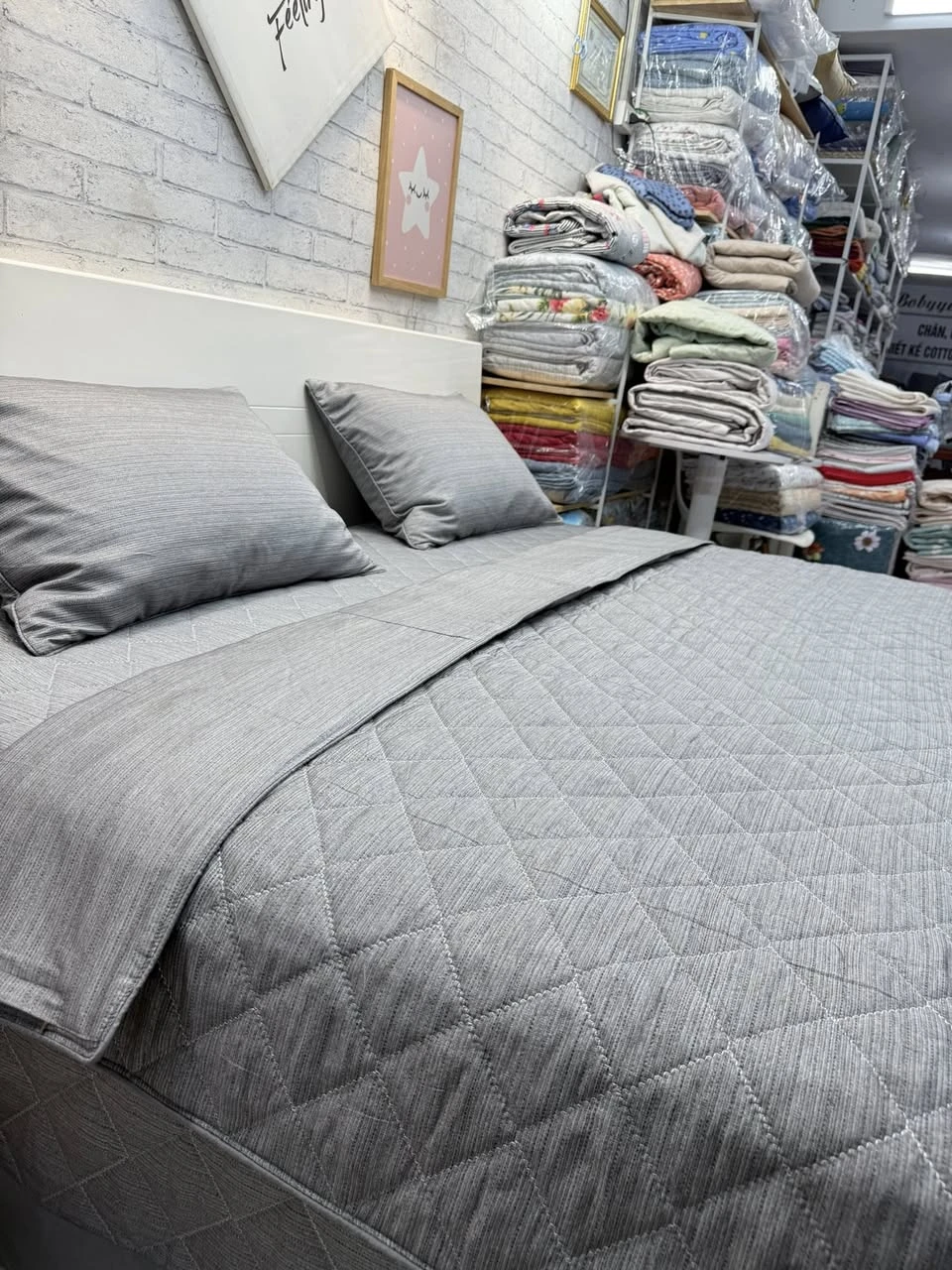 Bộ chăn ga gối phủ Lụa Modal Hàn Quốc mẫu kẻ tăm xám nâu sang chảnh lắm nha