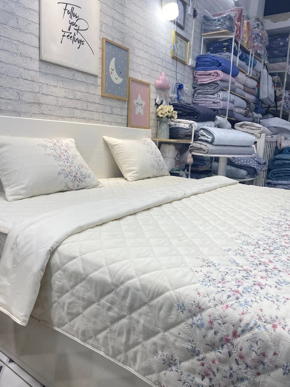 Bộ chăn ga gối Lụa Modal Hàn Quốc hoa nhí hồng nền trắng tinh khôi