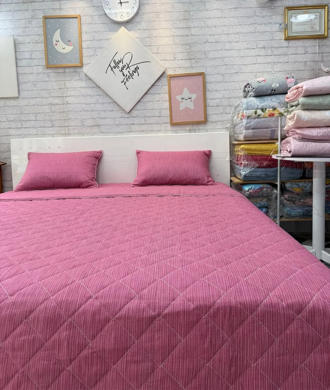 Bộ chăn ga gối Lụa Modal Hàn Quốc  kẻ đỏ Hồng xjnh lắm c e ới.