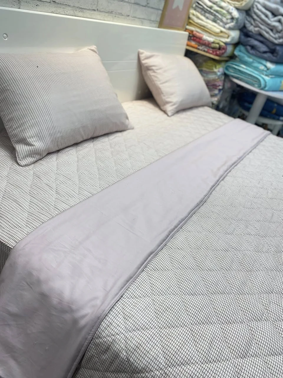 Bộ chăn ga gối Lụa Modal Hàn Quốc kẻ hồng nâu.