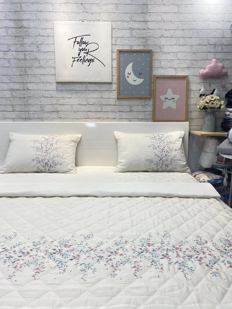 Bộ chăn ga gối Lụa Modal Hàn Quốc hoa nhí hồng nền trắng tinh khôi