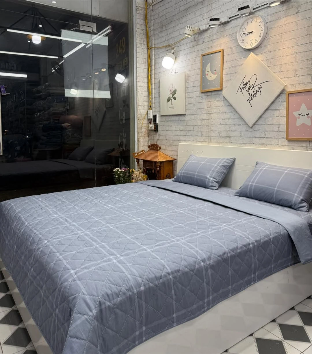 Bộ chăn ga gối Lụa Modal Hàn Quốc Kẻ ô nền ghi xanh xjnh lắm ạ.