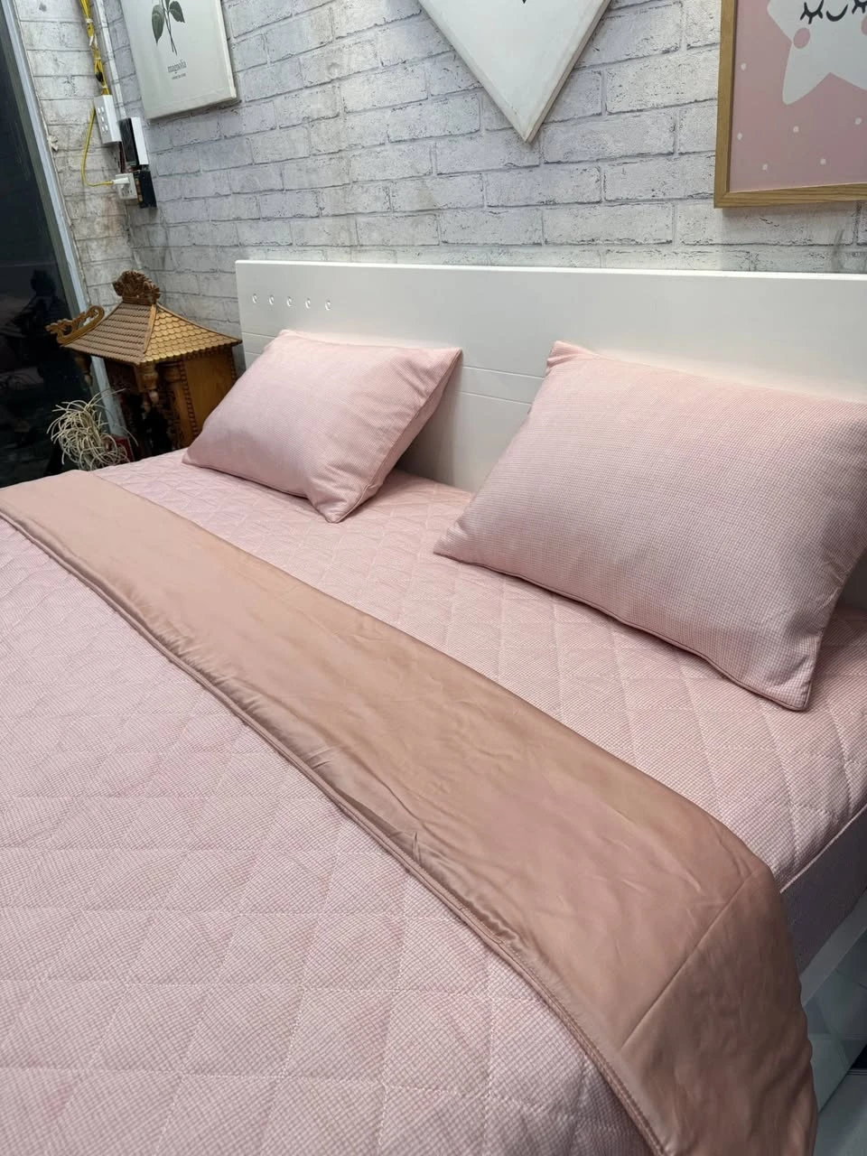 Bộ chăn ga gối Lụa Modal Hàn Quốc mẫu kẻ tăm nhỏ màu cam Hồng xjnh xắn lắm luôn ạ.