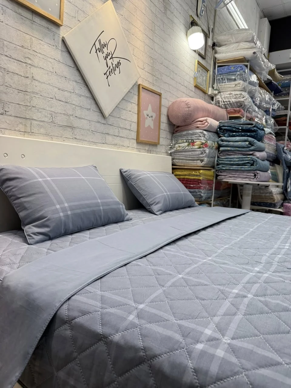 Bộ chăn ga gối Lụa Modal Hàn Quốc Kẻ ô nền ghi xanh xjnh lắm ạ.